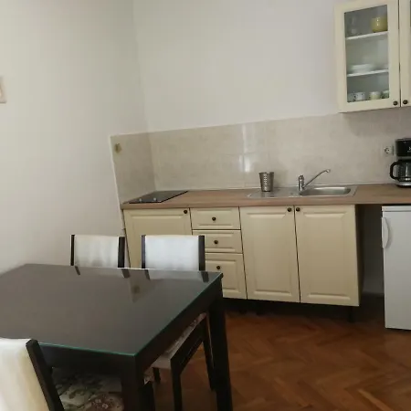 Violeta 1 Apartment