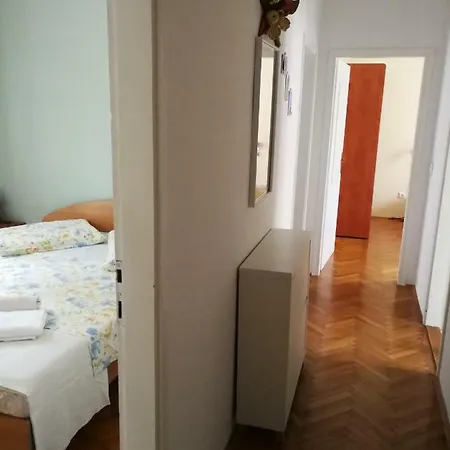 Apartment Violeta 1 Funtana