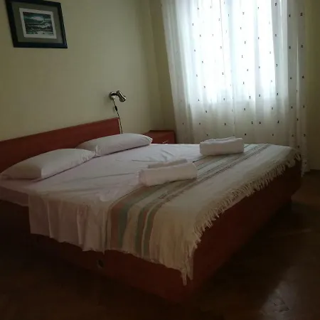 Apartment Violeta 1 Funtana